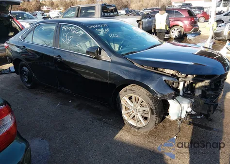 2015 Toyota Camry Xle z USA, uszkodzony, nr VIN 4T1BF1FK0FU979540